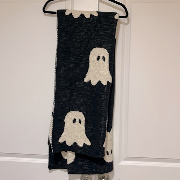 Max Studio Ghost Blanket 💯 cotton throw blanket - Picture 1 of 4